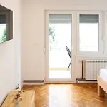 Air Urban Ilidza Free Parking And Near Airport Апартаменты