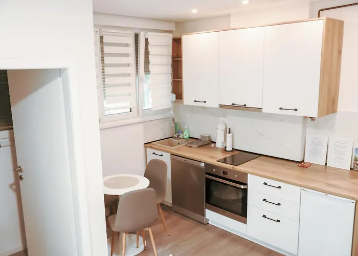 Air Urban Ilidza Free Parking And Near Airport 塞拉耶佛